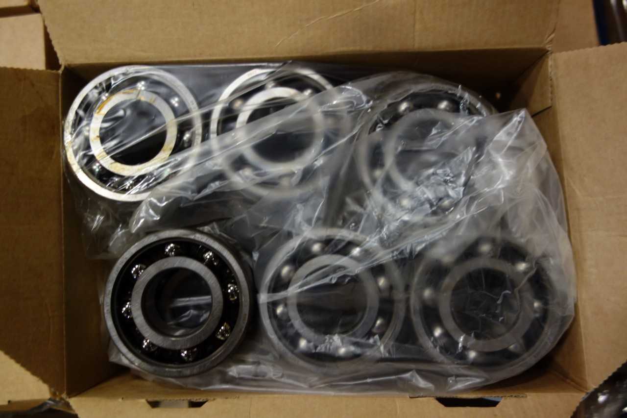 LOT OF 8 BOXES OF SKF ROLLER BEARINGS - BEARINGS