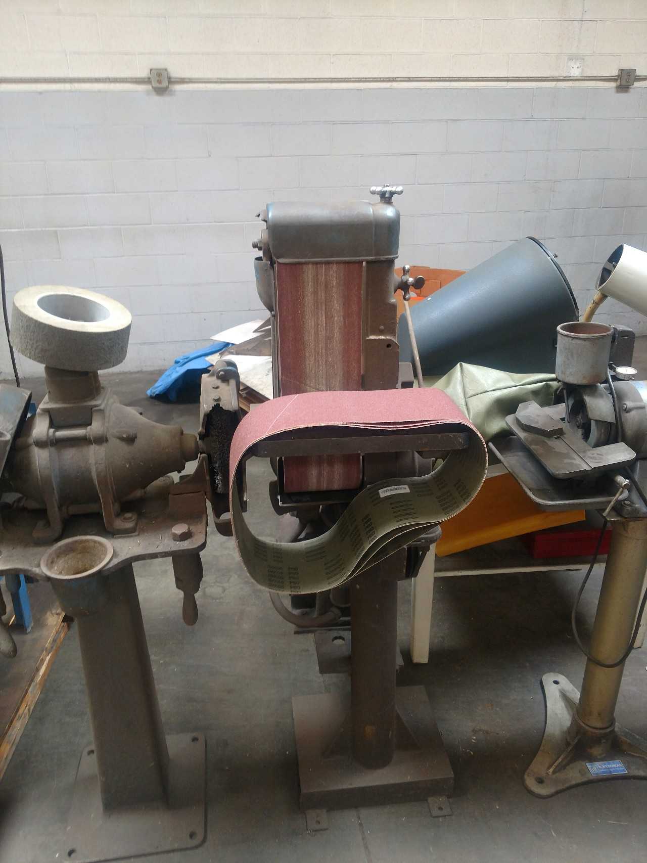 Belt Sander, 6" wide belt and with extra belts - GRINDING MACHINES