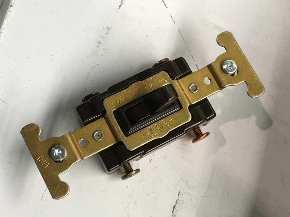 LEVITON AC QUIET SWITCH ( QTY 76) - ELECTRICAL COMPONENTS