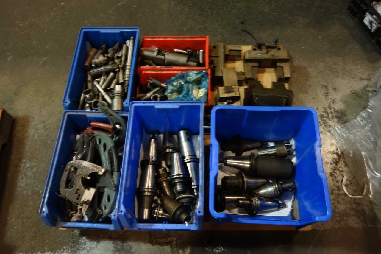 LOT OF ASSORTED TOOL HOLDERS, ATTACHMENTS, SNAP GUAGES, TOOLING EQUIPMENT- SCHUNK - ELECTRIC POWER TOOLS