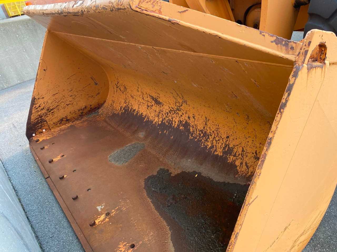 Case 821 Front Loader - WHEEL LOADERS