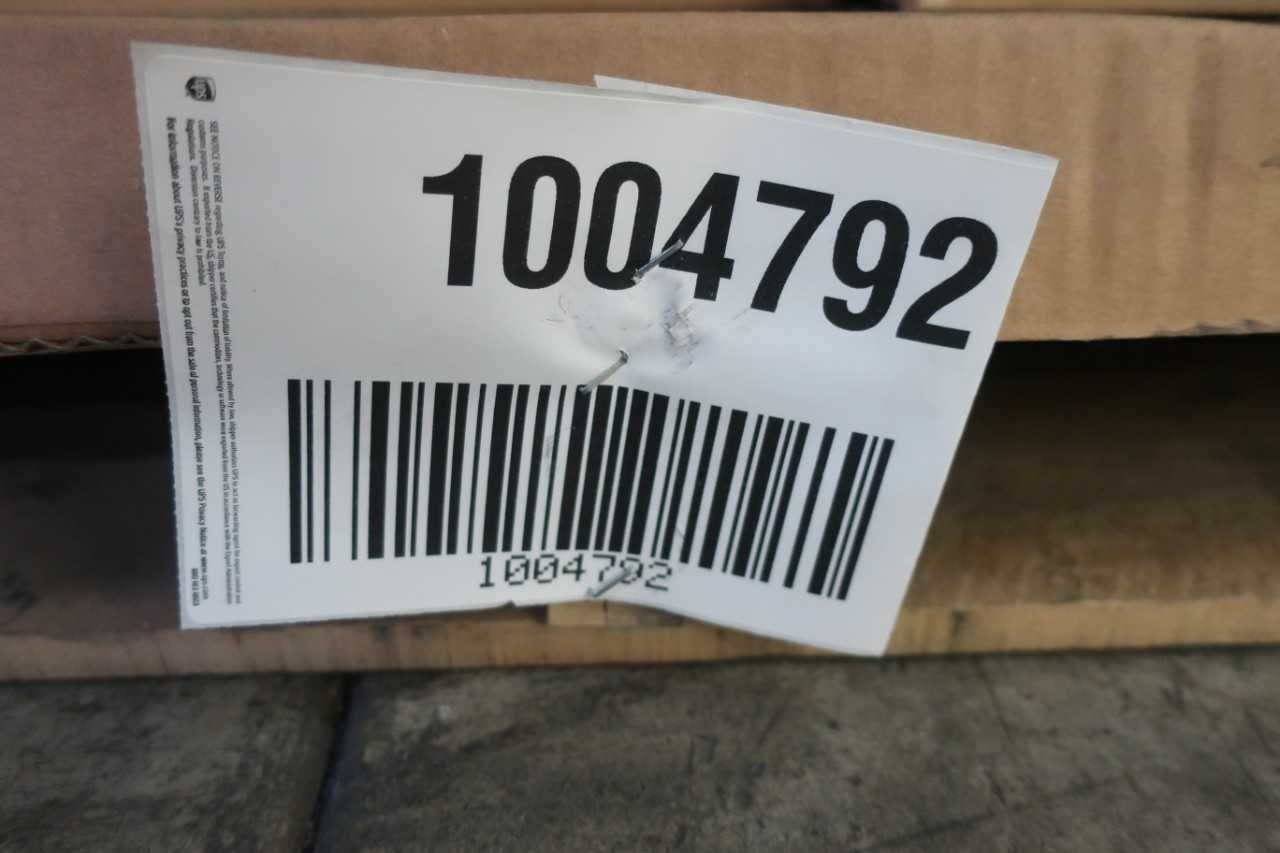 PALLET OF ASSORTED LIGHT FIXTURES AND CONDUIT FITTINGS - LIGHTING