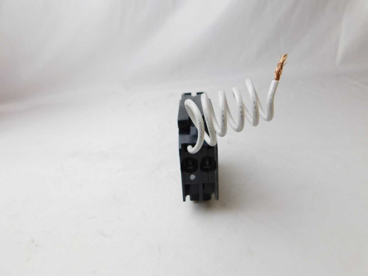 Quantity of 8x GFTCB120 1P 20A 120/240VAC MCB/Residential Circuit Breakers - CIRCUIT BREAKERS