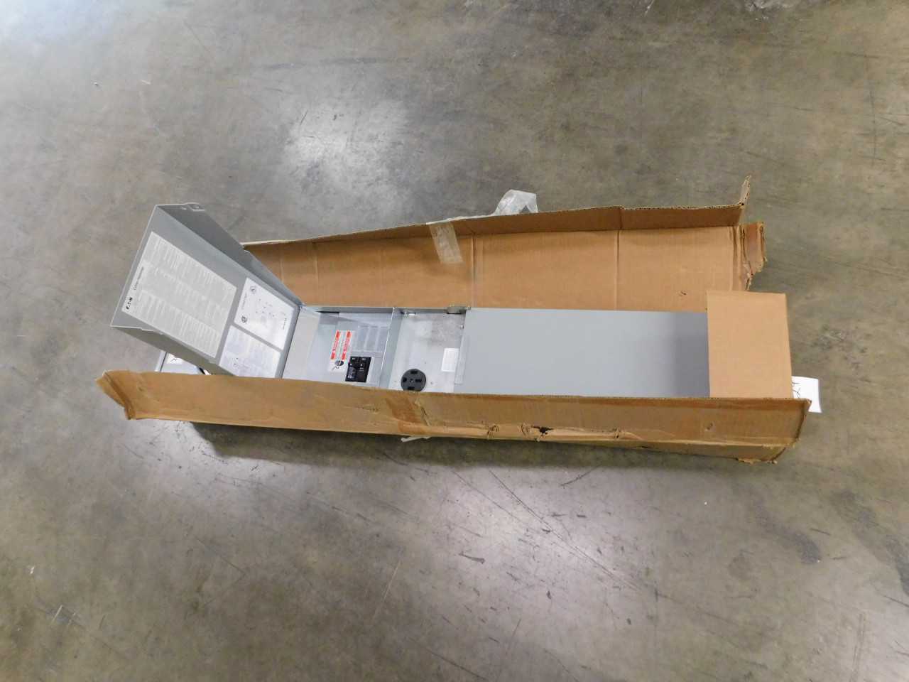 Lot of 1 Power Outlet Panel - ELECTRICAL COMPONENTS