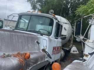 1999 MACK 600 DM600 READYMIX CONCRETE MIXER TRUCK - NO TITLE AVAILABLE - MIXER TRUCKS