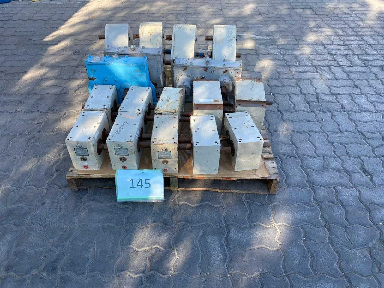 PALLET OF HEINZ ASSORTED GEAR REDUCERS - GEAR REDUCERS