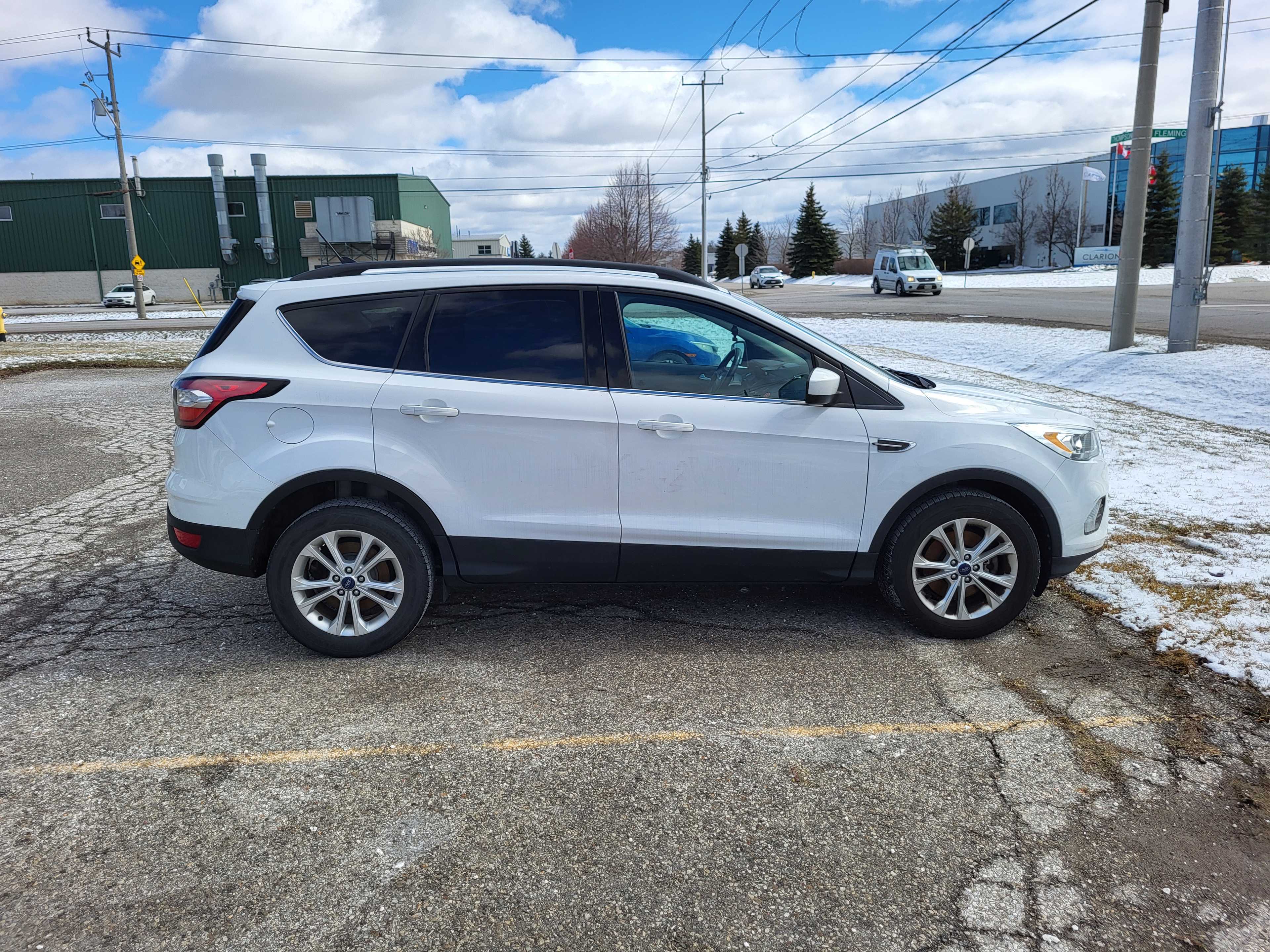 2018 - FORD - ESCAPE TURBO - SUV - BUSSES & VANS