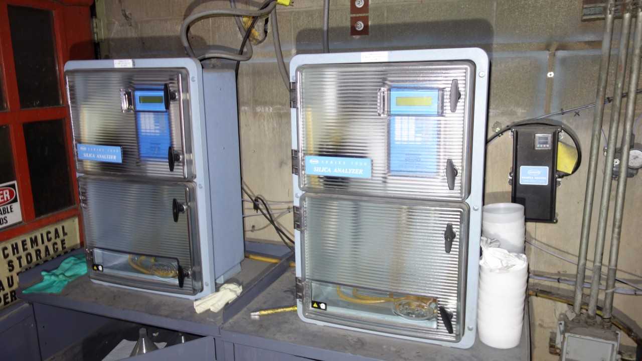 LOT OF 2 HACH 60000-60 5000 115V-AC SILICA ANALYZER W/ 2X 48685-60 SAMPLE HEATER - ANALYZER