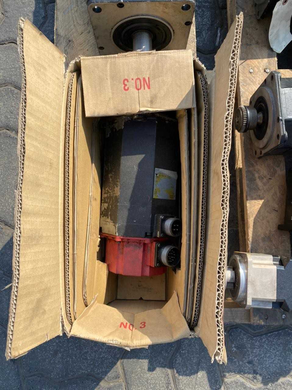PALLET OF ASSORTED SERVO MOTOR - SERVO