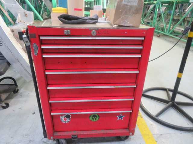 7 Drawer Tool Box Snap On and contents - MISCELLANEOUS