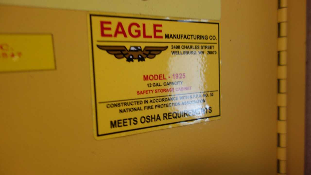 EAGLE 1925 12 GAL FLAMMABLE SAFETY STORAGE CABINET - TOOL STORAGE