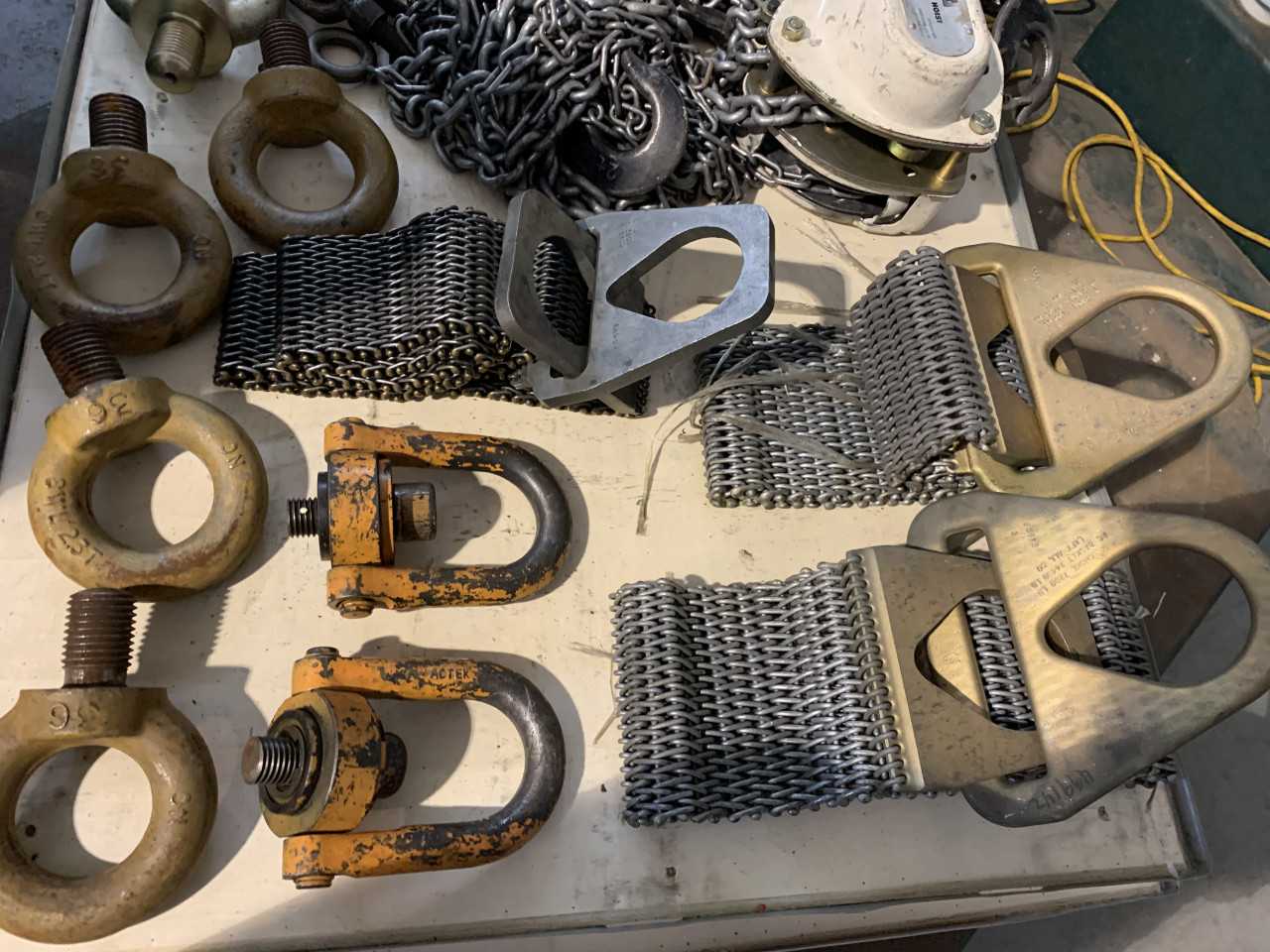 PALLET OF JET CHAIN HOIST, CHAINS AND RIGGING PARTS - LIFTING EQUIPMENT