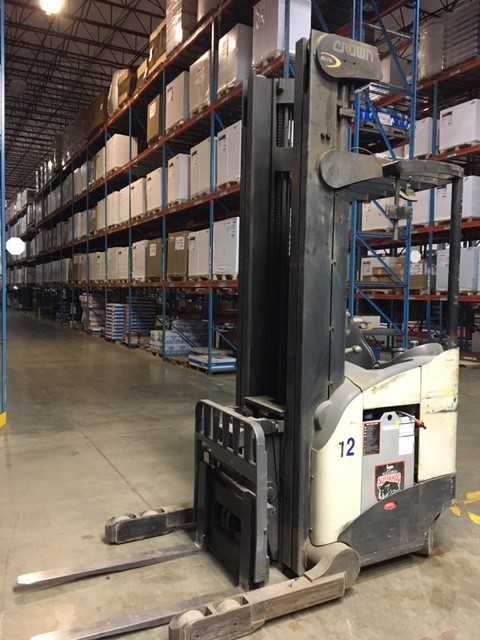 2005 Crown RD5225-30 deep reach truck, Lemoyne, PA - REACH TRUCKS
