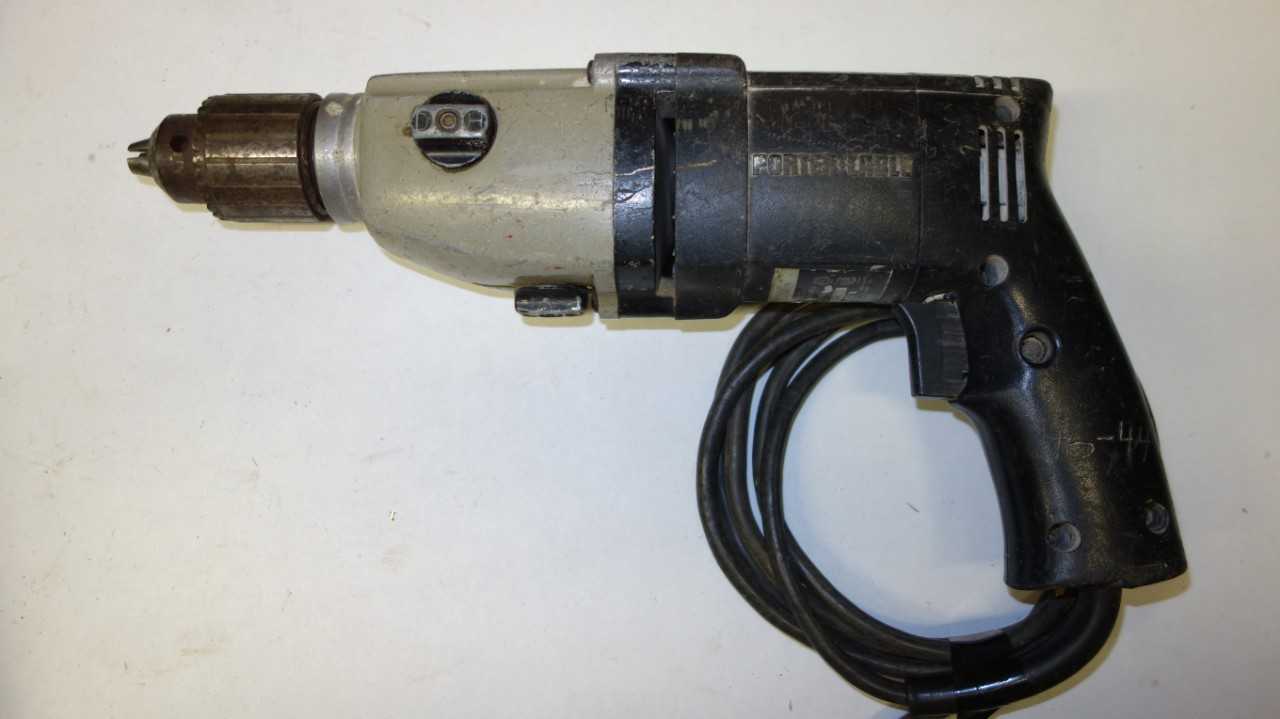 LOT OF 5 ASSORTED CORDED REVERSING HAMMER DRILLS - ELECTRIC POWER TOOLS