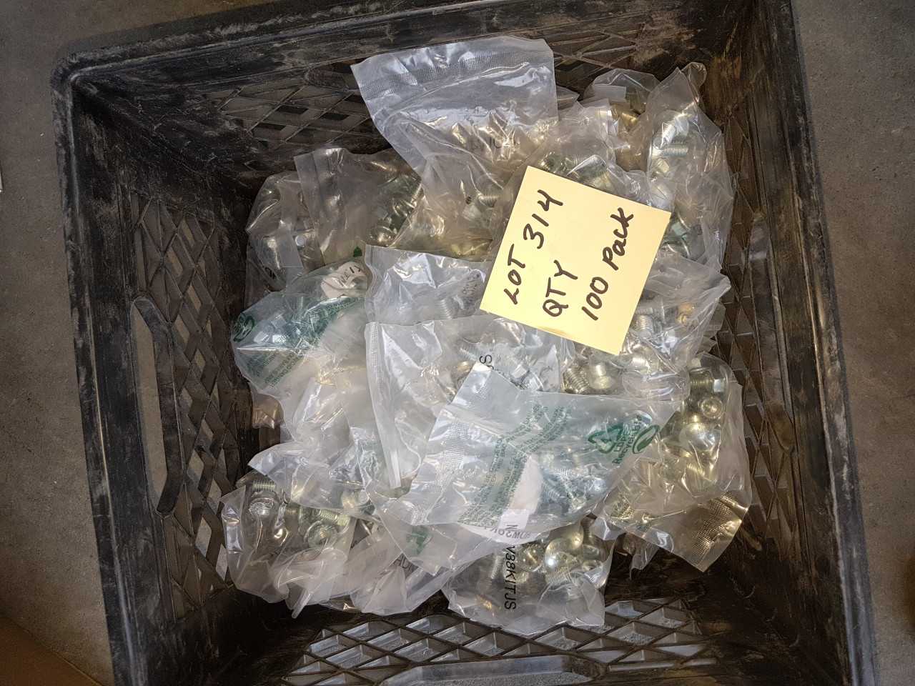 NUTS AND BOLTS QTY 100 PACK - INDUSTRIAL PARTS