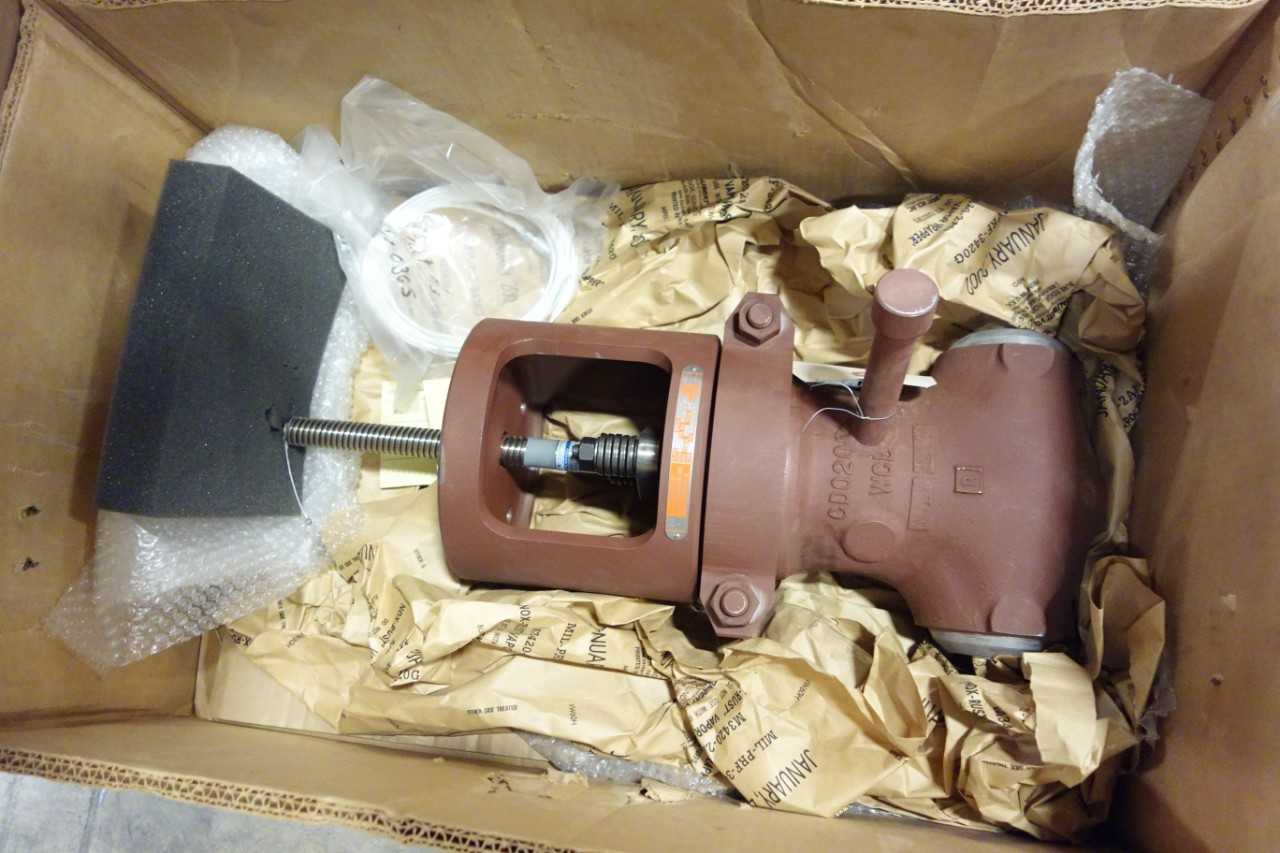 LOT OF 2 CRANE WEDGE GATE VALVES - VALVES