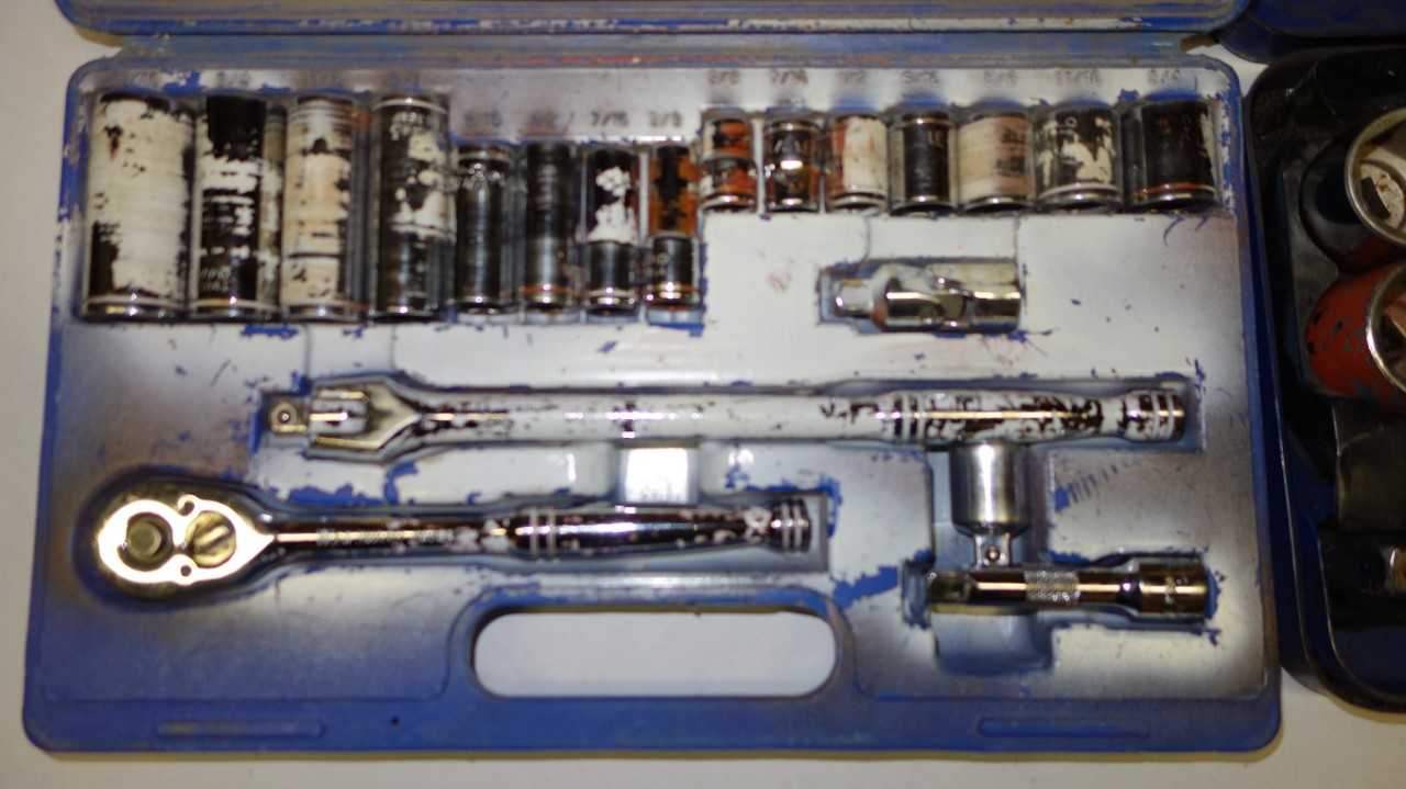 LOT OF 5 ASSORTED RATCHET SOCKET SETS - HAND TOOLS