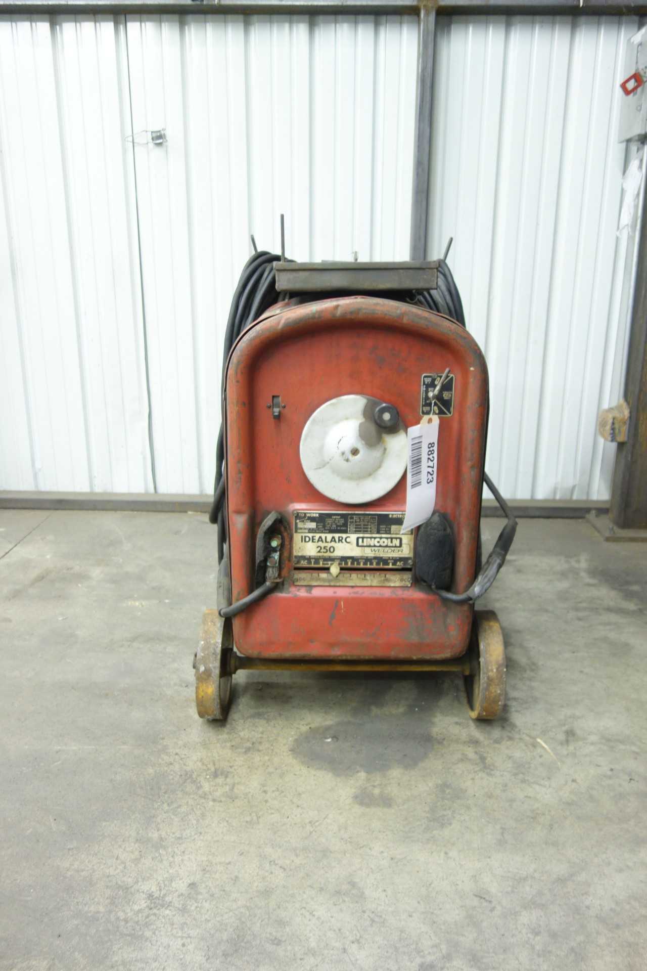 LINCOLN IDEALARC 250 WELDER - WELDING EQUIPMENT