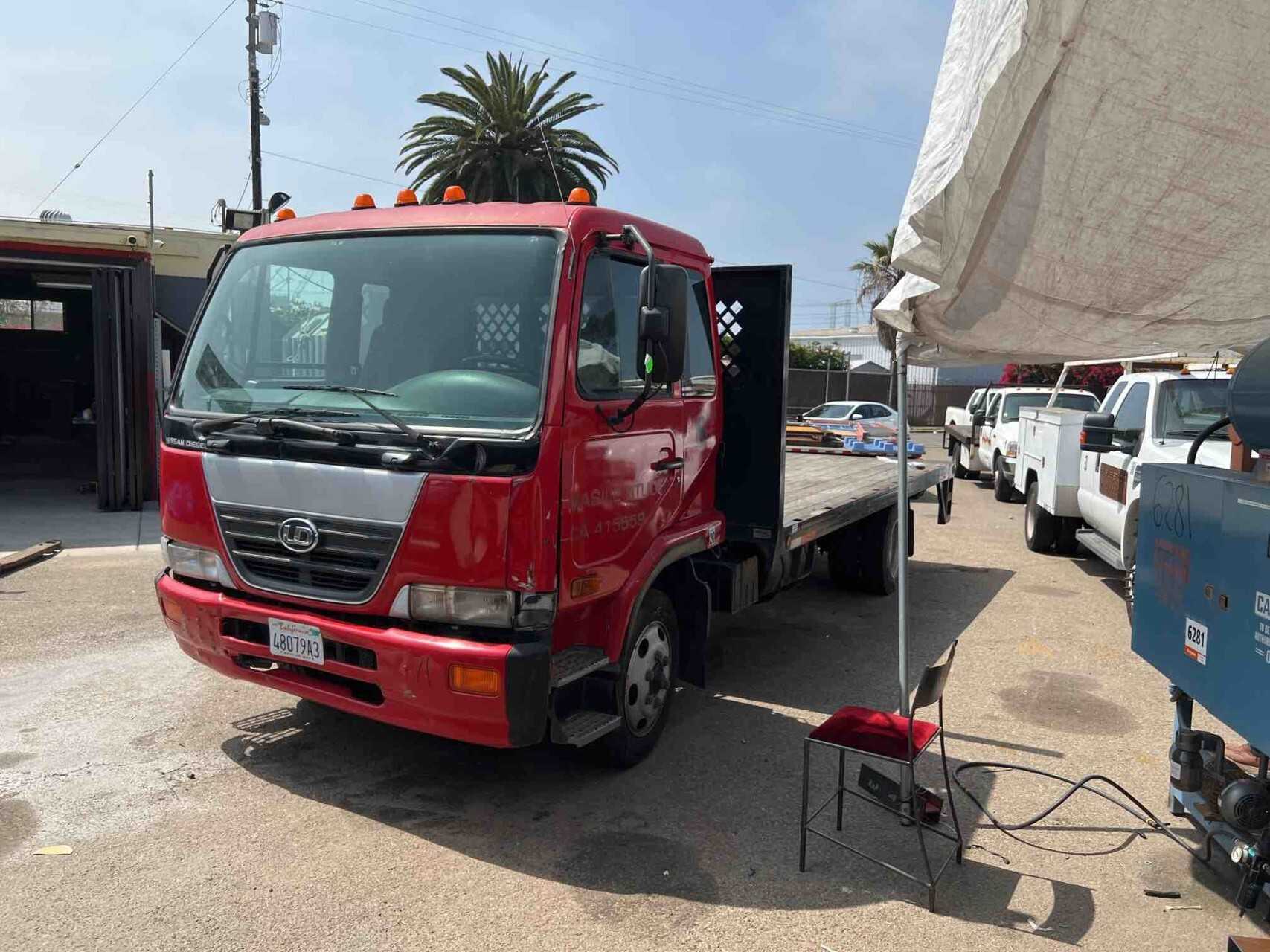 2010 Nissan UD 2000 15' Flatbed With Lift Gate - HYDRO EXCAVATOR TRUCKS