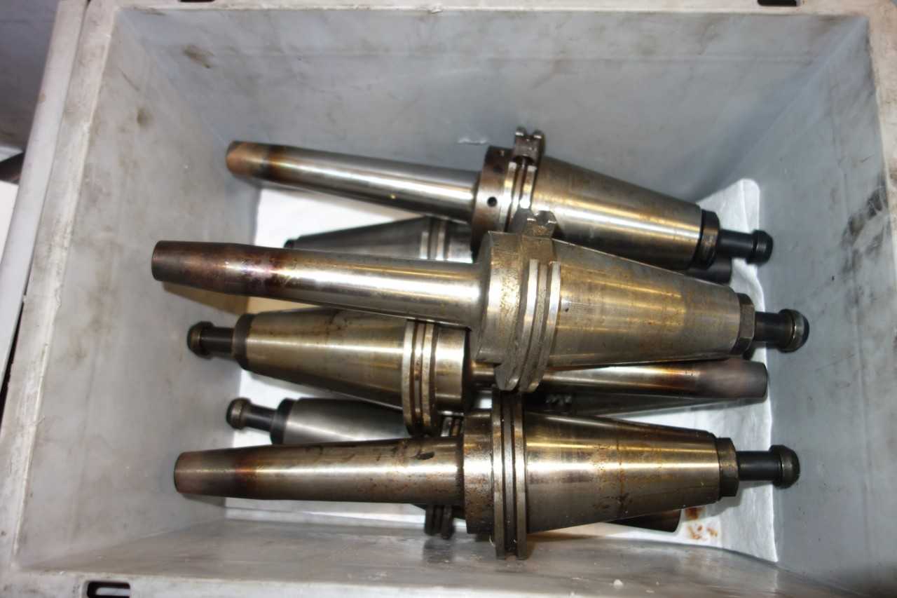 LOT OF ASSORTED CAT 50 TOOL HOLDERS - MACHINING ACCESSORIES & TOOLING