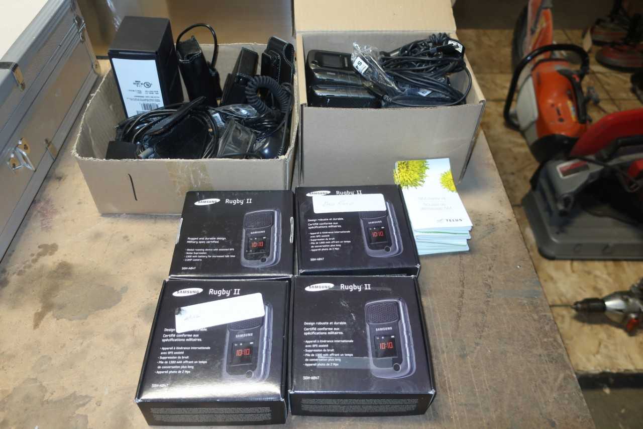 LOT OF ASSORTED CELL PHONES - TELECOMMUNICATION