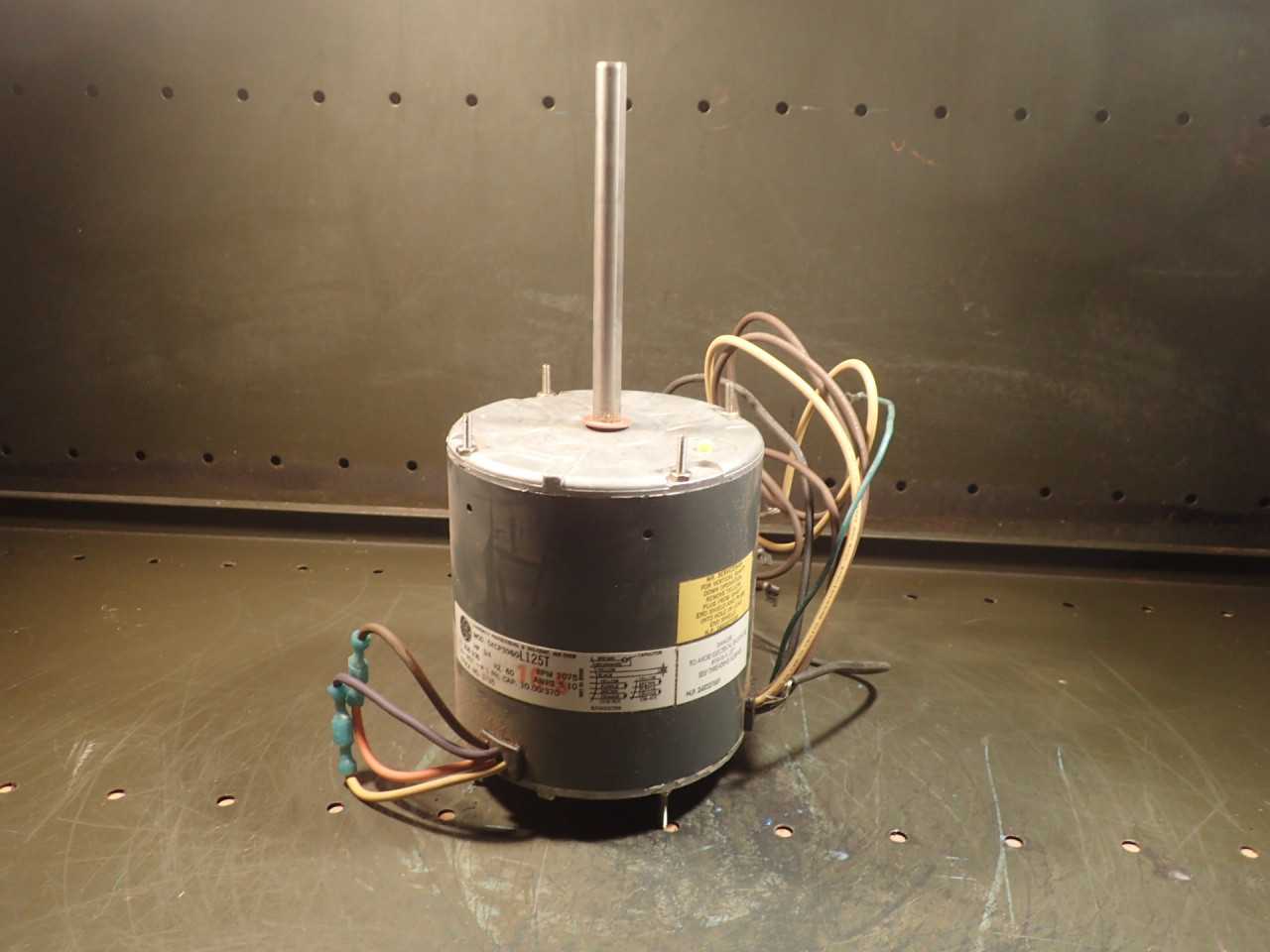 GE 5KCP39SGL125T Electric Blower Motor: 3/4-HP 1075-RPM 208-230V 1-ph 1/2" Shaft - ELECTRIC MOTORS