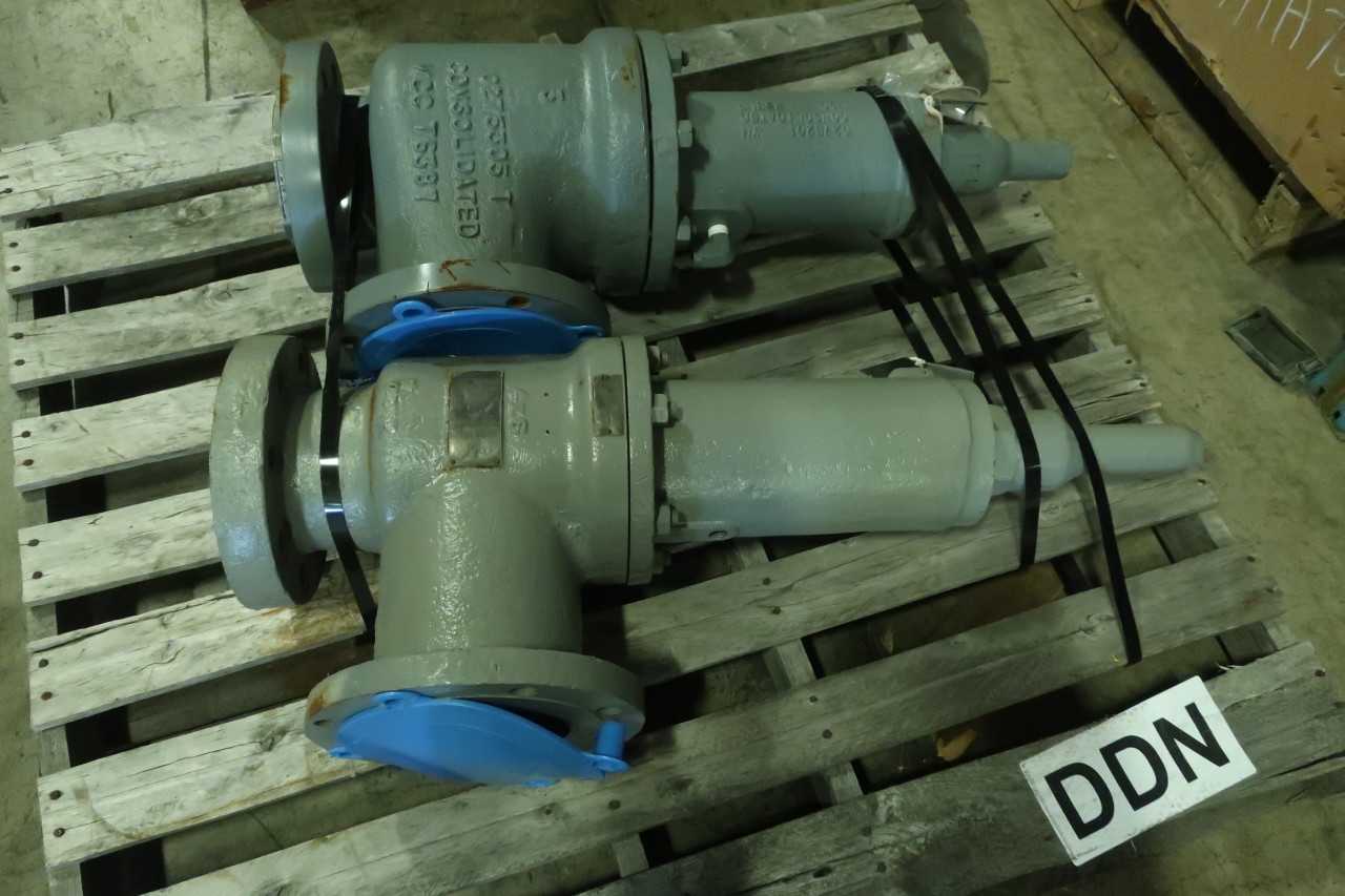 LOT OF 2 RELIEF VALVES 125220-D0W, 1906-30PT-2-CC - RELIEF VALVE