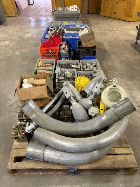 BULK LOT OF ELECTRICAL HARDWARE & MRO, EMT CONDUIT FITTINGS, ELECTRICAL BRUSHES - QTY 33 BINS, 5 PALLETS - ELECTRICAL COMPONENTS