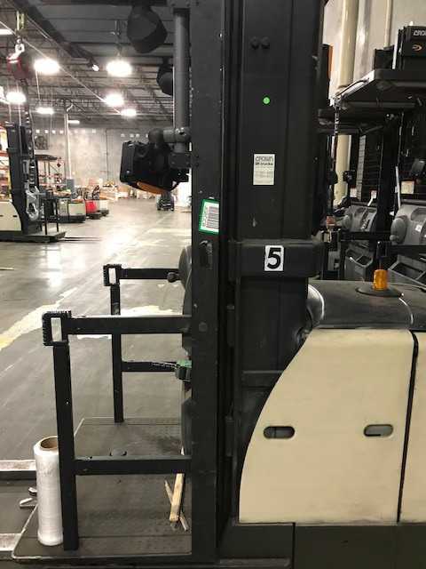 2005 Crown SP3420-30T order picker, Norcross, GA - ORDER PICKER