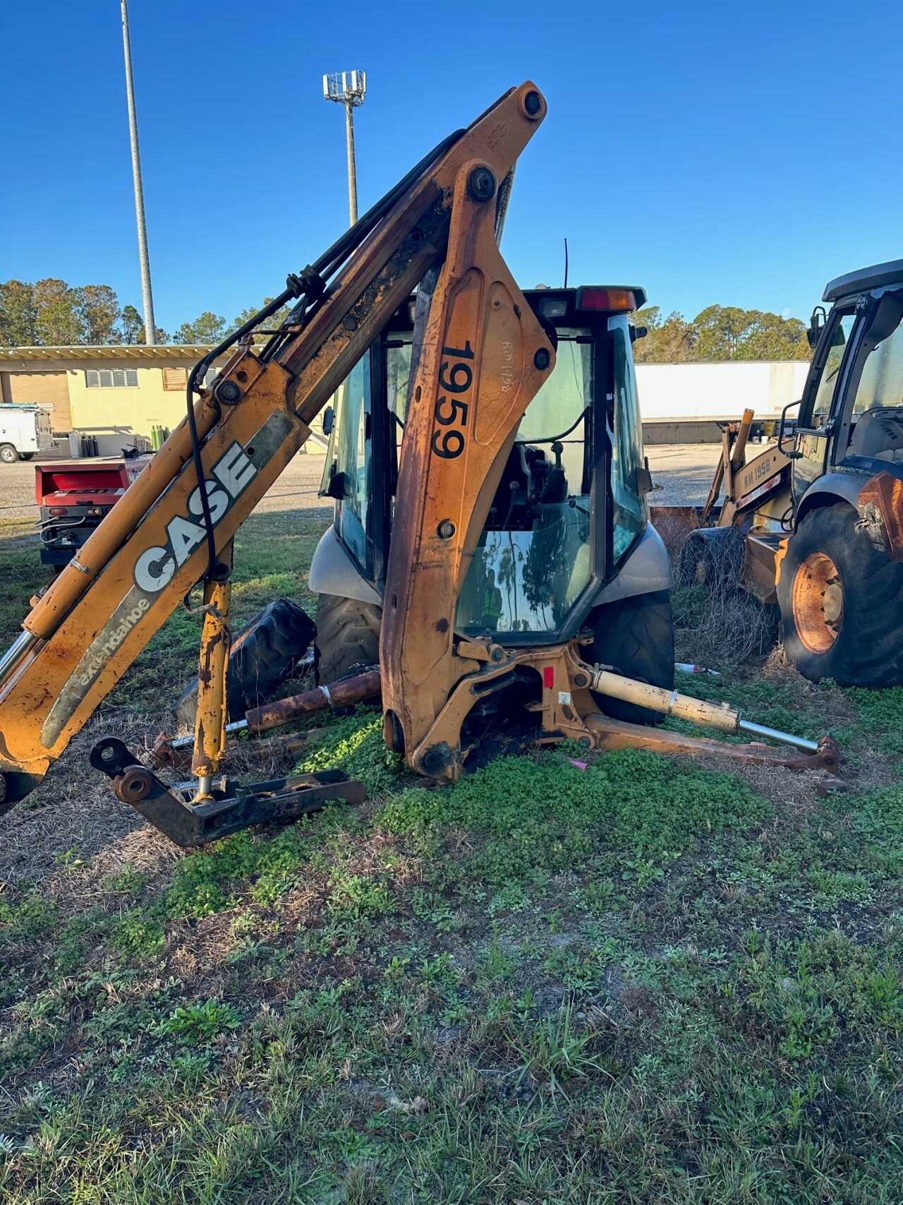 CASE Backhoe 580 M - CONSTRUCTION EQUIPMENT
