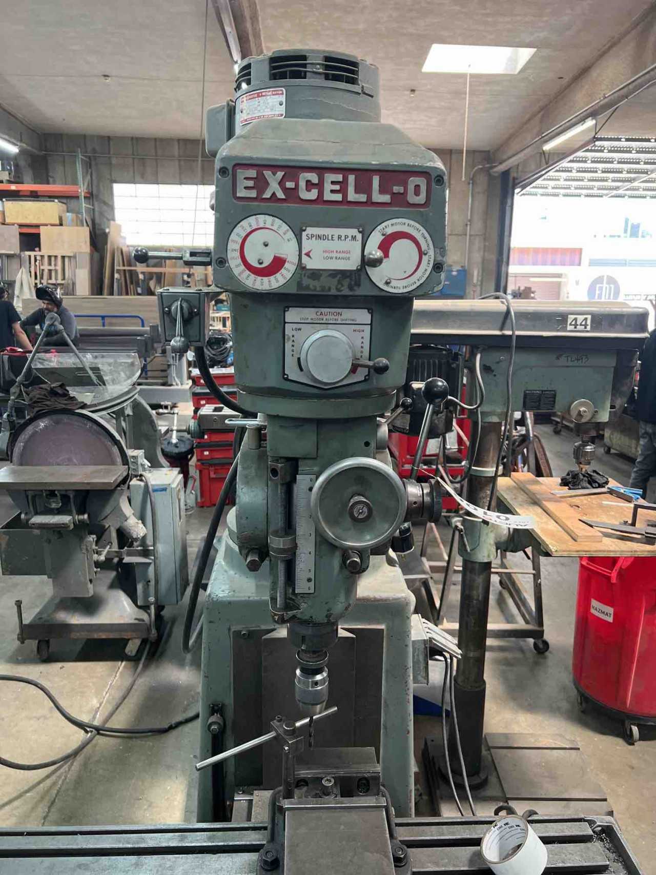 Ex-Cell-O Vertical Milling Machine Style 602 - VERTICAL MILLING MACHINES