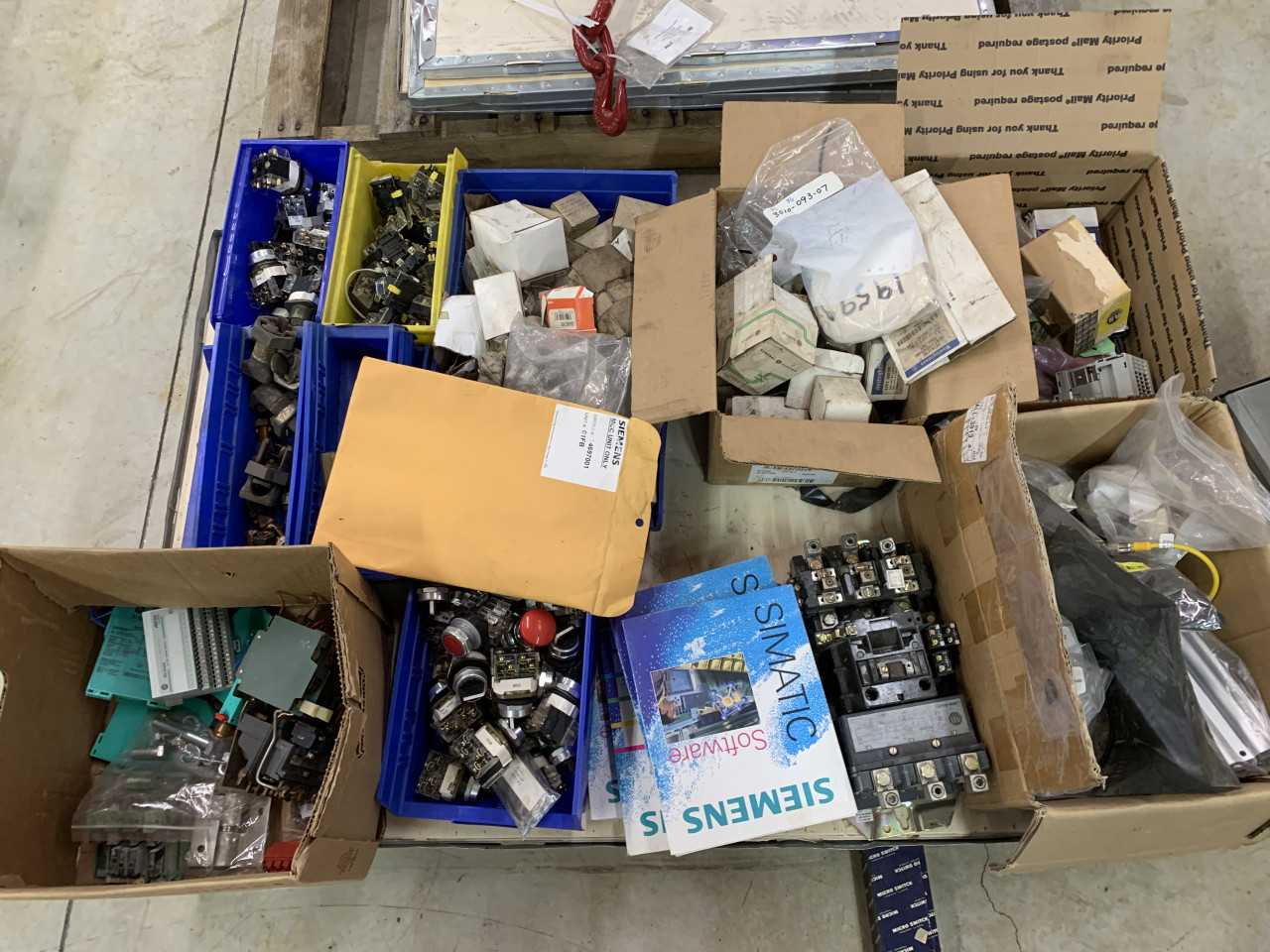 PALLET OF ELECTRICAL EQUIPMENT AND AUTOMATION PARTS ALLEN BRADLEY - ELECTRICAL COMPONENTS PALLET OF ELECTRICAL EQUIPMENT AND AUTOMATION PARTS ALLEN BRADLEY - ELECTRICAL COMPONENTS