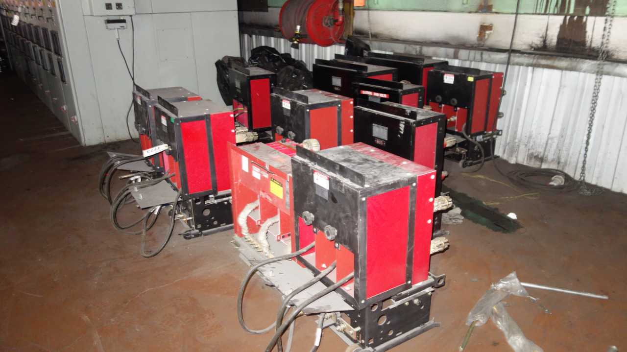 LOT OF 11 SWITCHGEAR GROUND AND TEST DEVICES, ABB - CIRCUIT BREAKERS