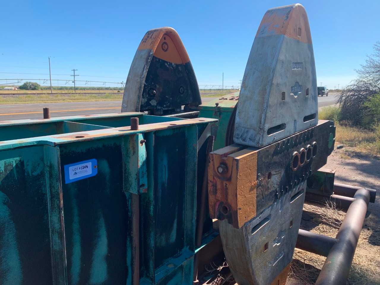 Pipe 7”wide base, Cabot gear box D160B, Int cap, cranks AC1809(2), weights AC1810(4), beam, no saddle bearing, no wrist pins, tail bearings w/equalizer, no pitman arms, Sampson post - PALLET JACKS