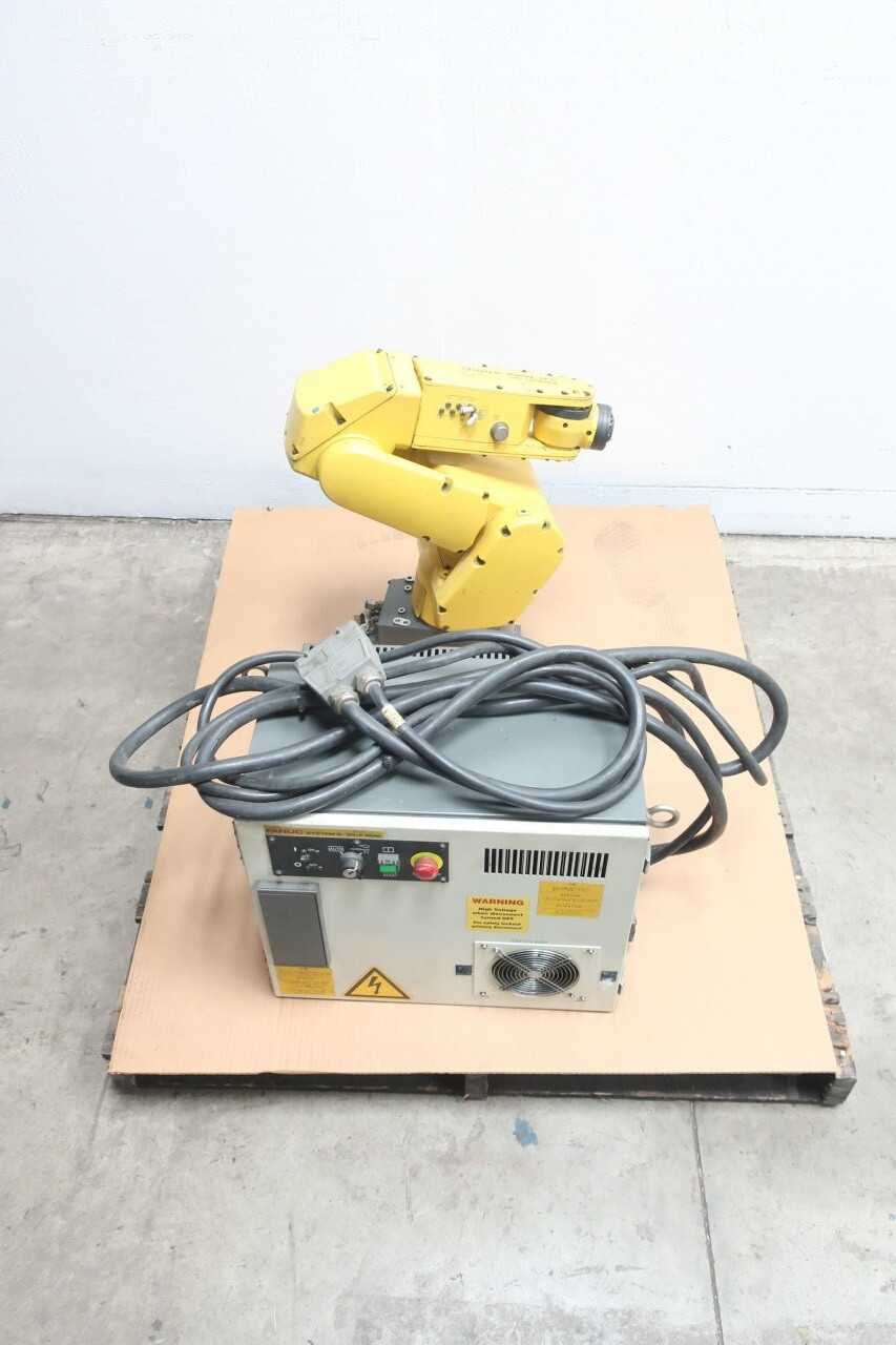 FANUC A05B-2551-B160 A05B-1139-B204 LR MATE 200/C ROBOT AND CONTROLLER ASSEMBLY - INDUSTRIAL ROBOTS