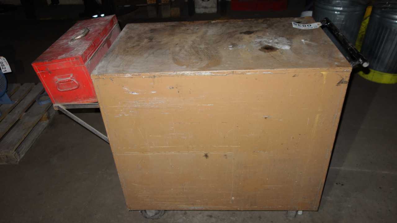 KNACK ROLLING TOOLBOX WITH TOOLS - MISCELLANEOUS