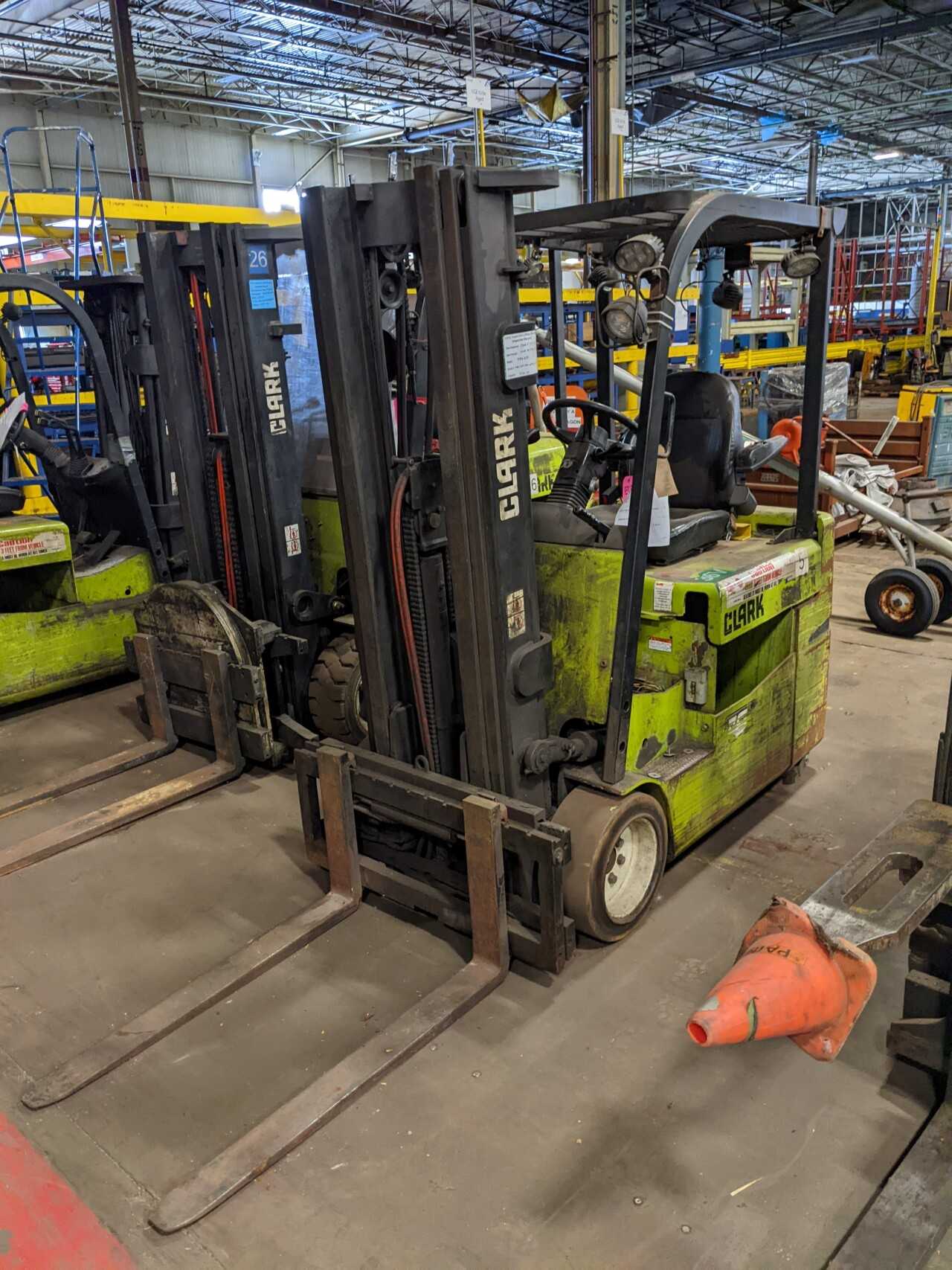 2006 CLARK TMX250 5,000-LB. CAPACITY, ELECTRIC FORKLIFT - FORKLIFTS