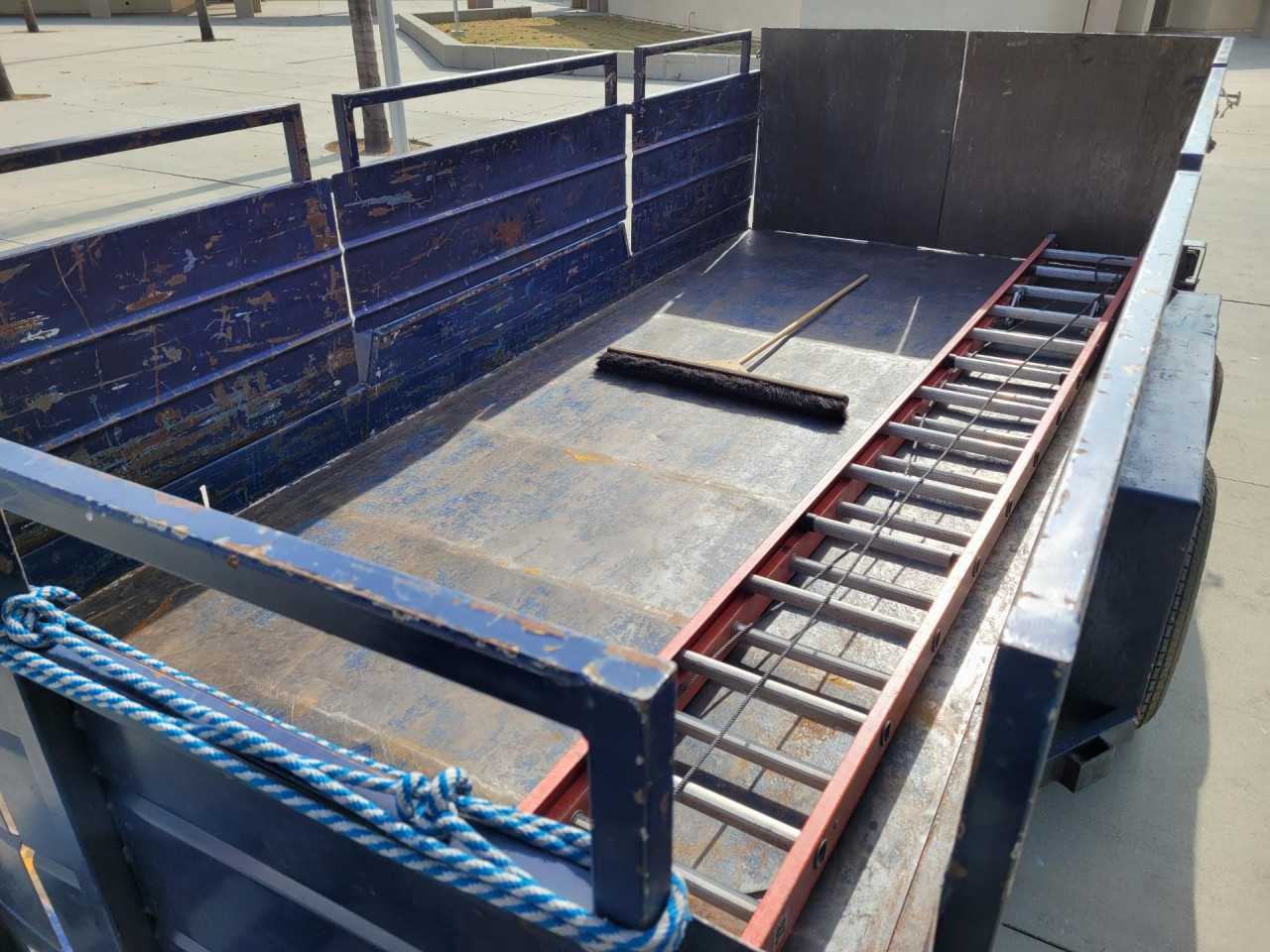 Trailer Excellent Condition and Great Rubber 79 inch x 180 inch - MISCELLANEOUS