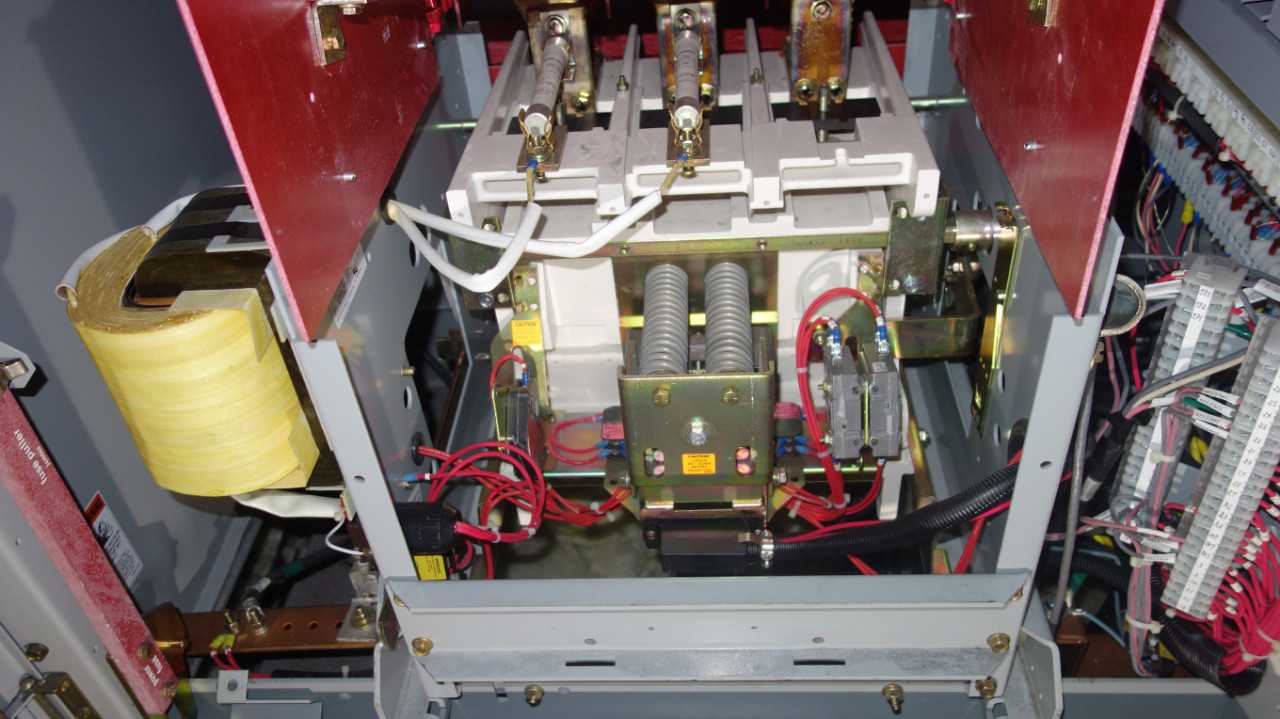 LOT OF 4 EATON SJA 720A 5KV-AC VACUUM AC CONTACTORS - CONTACTORS