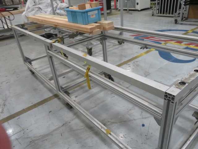 Aluminum Table on wheels - MISCELLANEOUS