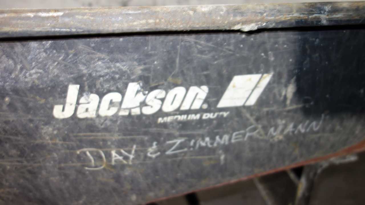 LOT OF 5 WHEELBARROWS - MISCELLANEOUS