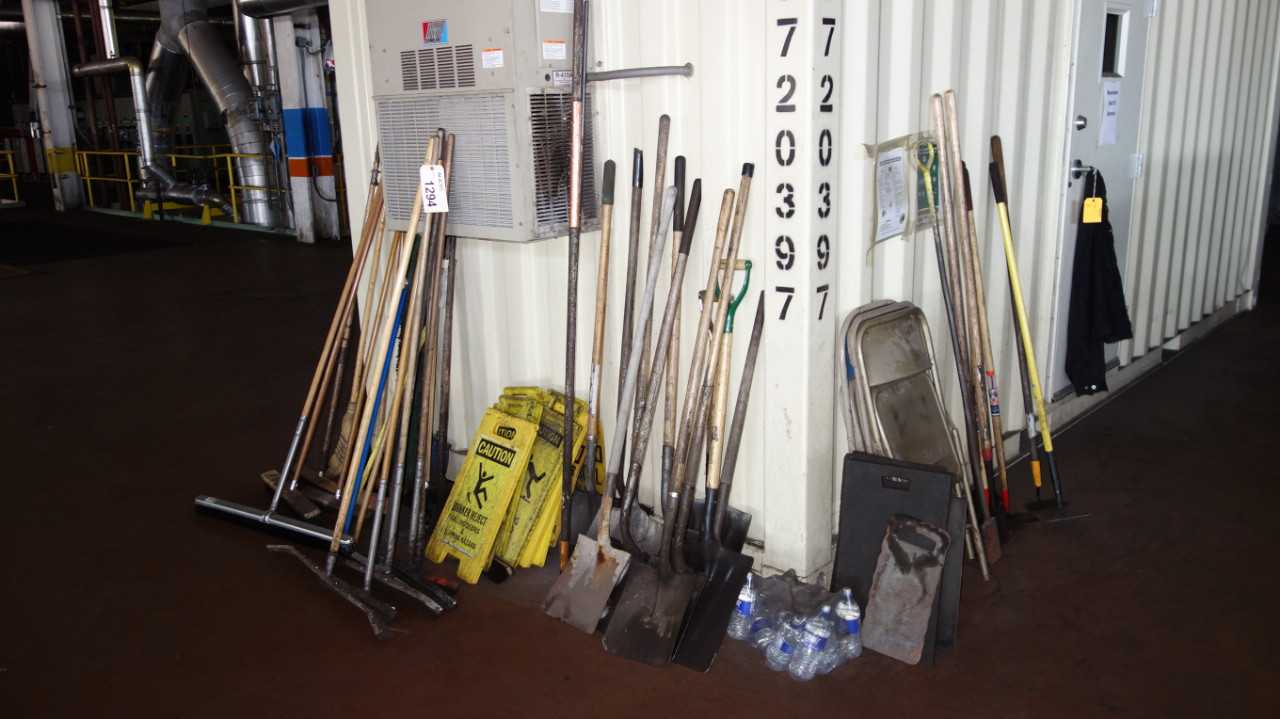 LOT OF ASSORTED BROOMS, SHOVELS, SIGNAGE - ELECTRIC POWER TOOLS
