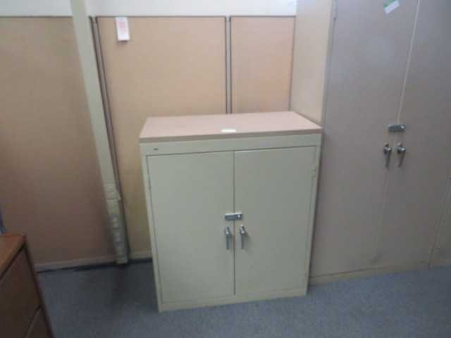 Office Furniture and Panels, Lot - MISCELLANEOUS