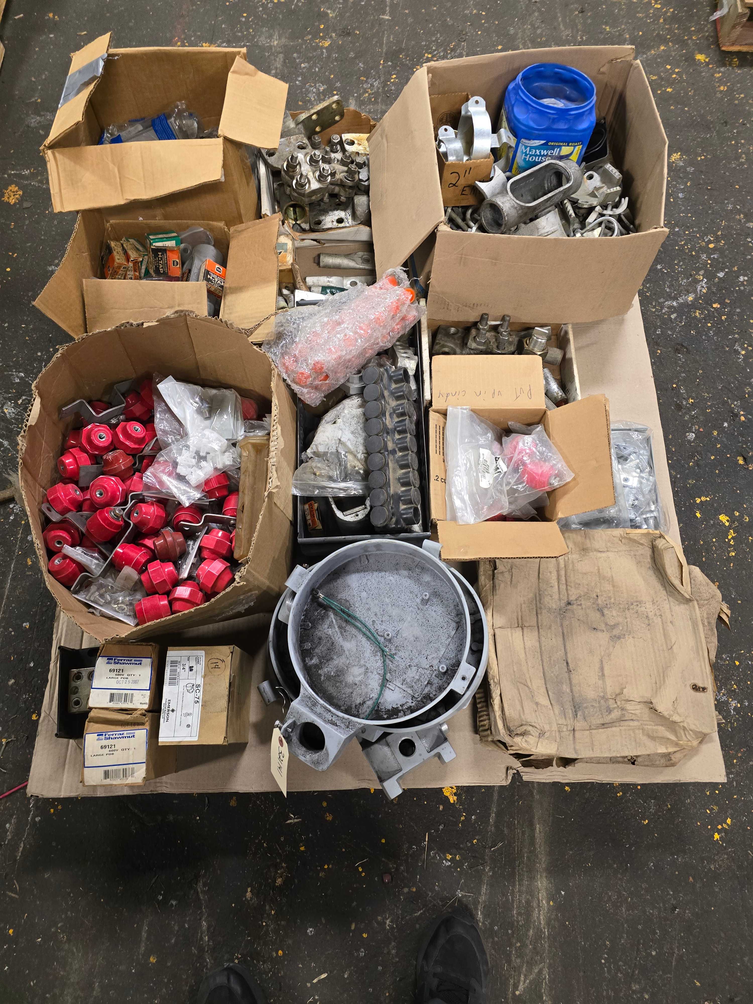 LOT OF INDUSTRIAL PARTS - INDUSTRIAL PARTS LOT OF INDUSTRIAL PARTS - INDUSTRIAL PARTS