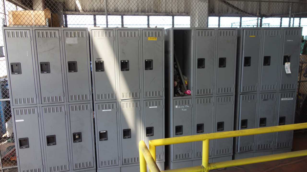 LOT OF 24 TENNSCO LOCKERS - ELECTRIC POWER TOOLS