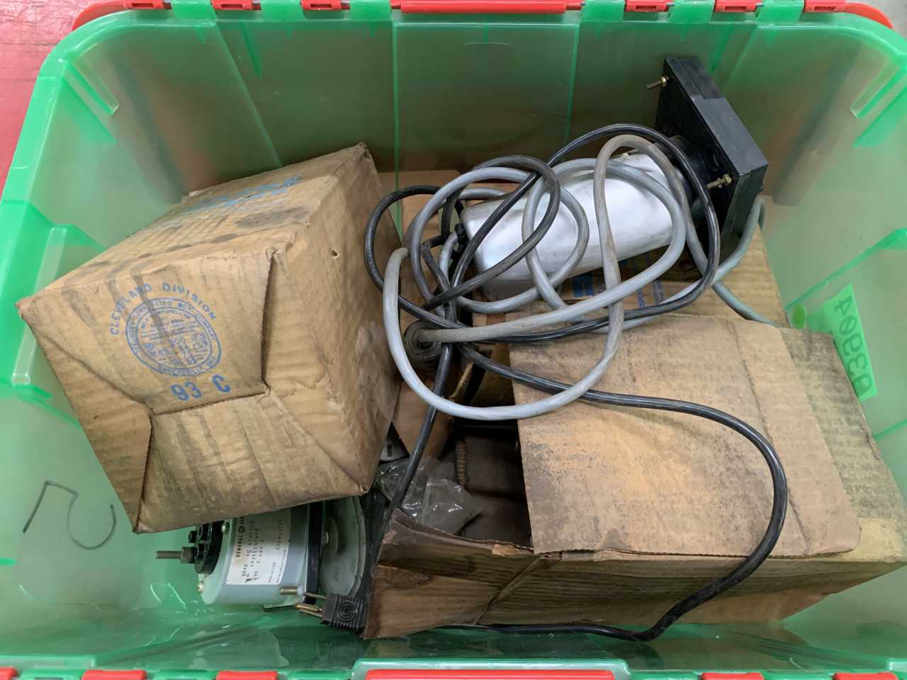 LOT OF VARIOUS GAUGES AND PANEL METERS - INSTRUMENTATION