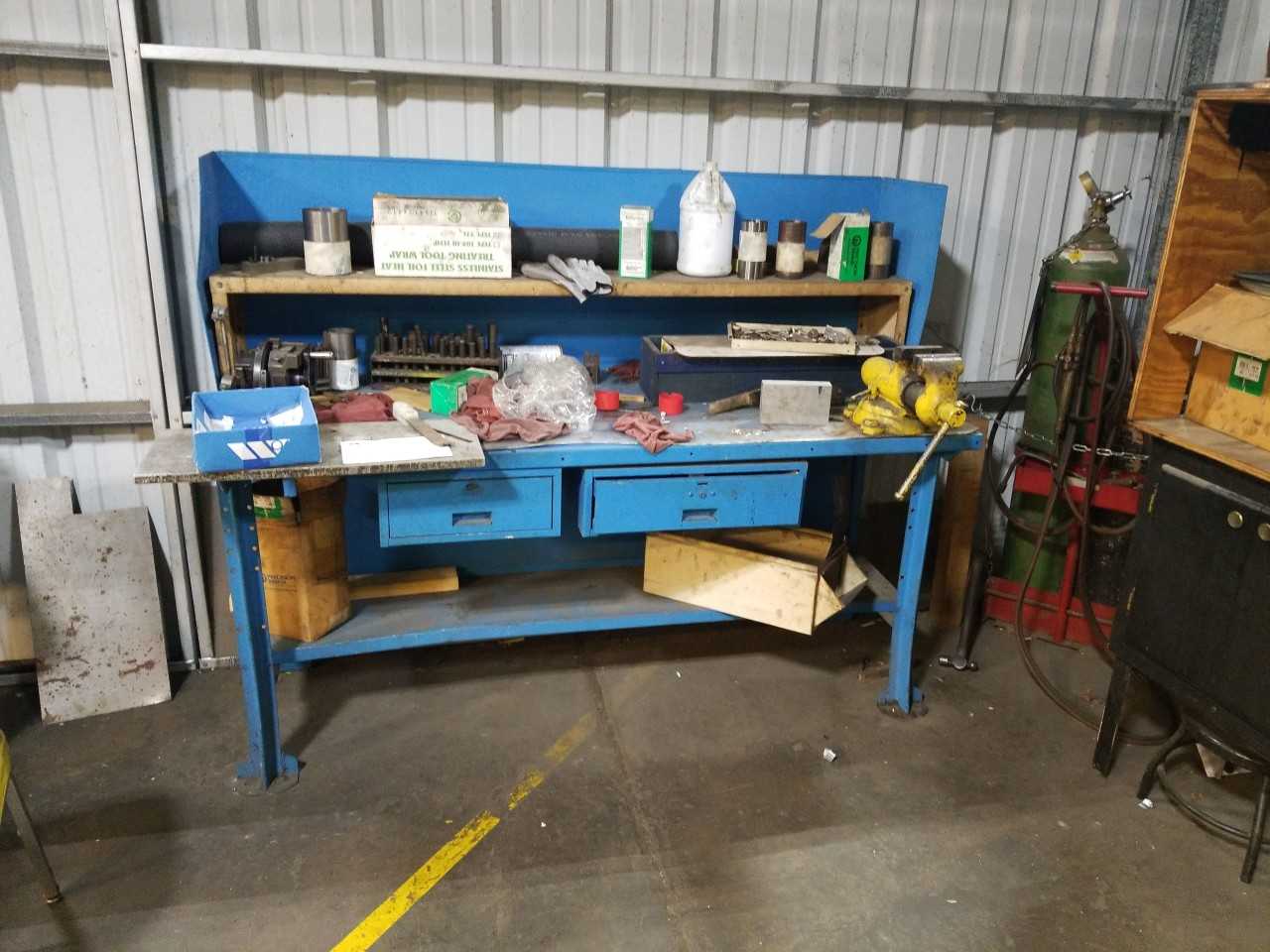 BLUE TOOL ROOM WORK TABLE WITH BENCH VISE( NO CONTENTS) - MISCELLANEOUS BLUE TOOL ROOM WORK TABLE WITH BENCH VISE( NO CONTENTS) - MISCELLANEOUS