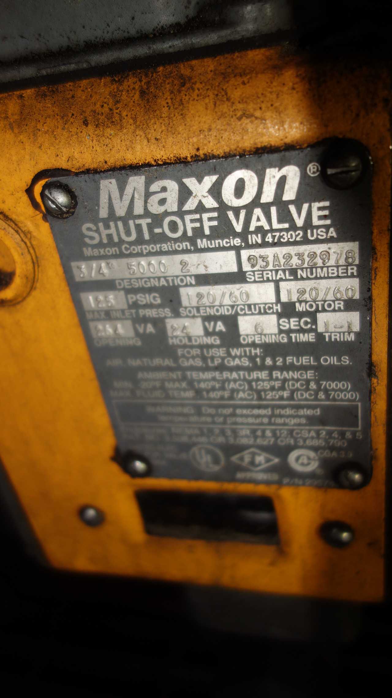 LOT OF 4 MAXON 5000 GAS SHUT OFF VALVES 3/4" 120V - VALVES