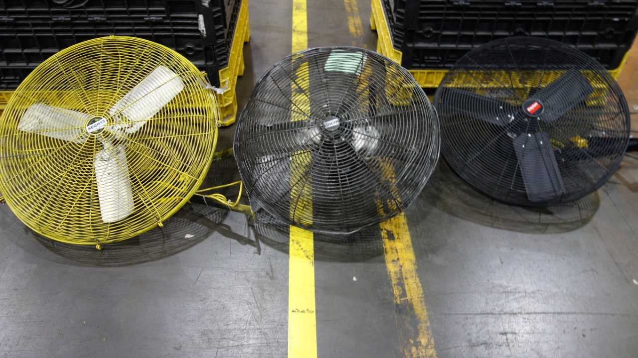 2 CRATES OF ASSORTED INDUSTRIAL FANS, DAYTON 1RWB4B, 6C539B, JAN-FAN JF-110V-HEM - HVAC EQUIPMENT