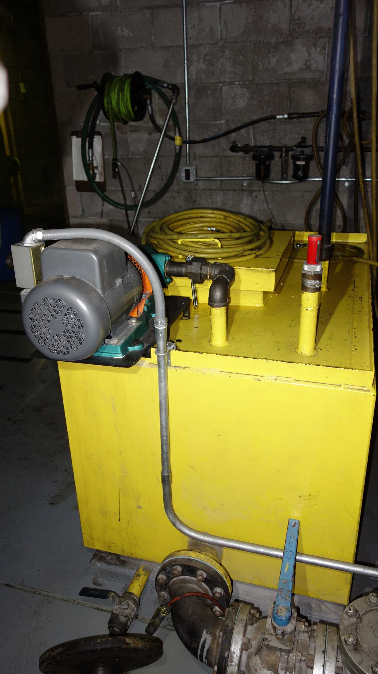OIL RESERVOIR TANK 300GAL WITH YONJOU KCB83.3 GEAR PUMP 2.2KW 115/230V - PROCESS EQUIPMENT